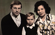 Валера Алексеев с родителями