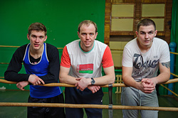 Стипендиаты с кулаками