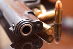 В Индии подросток выстрелил себе в голову при попытке сделать селфи с пистолетом
