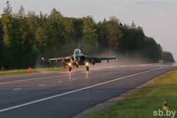 Штурмовик Су-25 впервые сел на трассу Минск — Могилев ночью