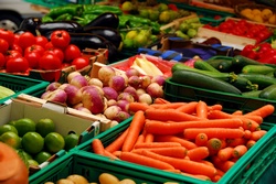 Французским супермаркетам официально запретили выбрасывать еду