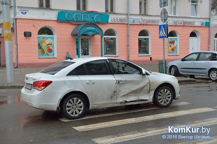Возле гостиницы «Бобруйск» столкнулись Chevrolet и Volkswagen