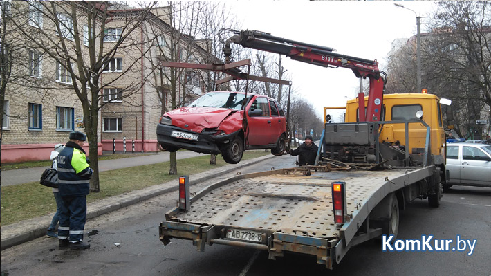 В Бобруйске на улице Гоголя столкнулись Opel и Fiat