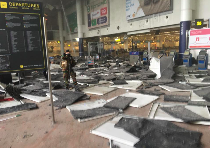 В аэропорту Брюсселя прогремели взрывы. По предварительной информации, 11 погибших и 25 раненых