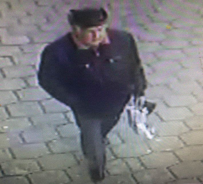 В бобруйском магазине мужчина стащил кошелек (видео)