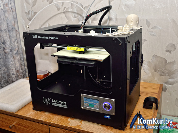 3D-принтер на столе у бобруйчанина