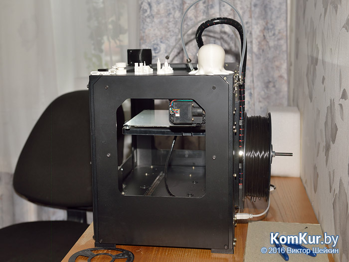3D-принтер на столе у бобруйчанина