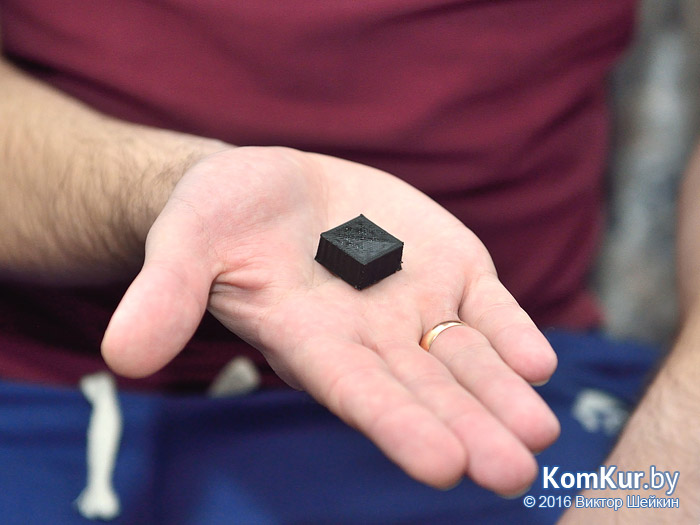 3D-принтер на столе у бобруйчанина