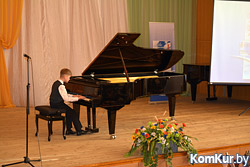 В бобруйской школе искусств наградили юных пианистов