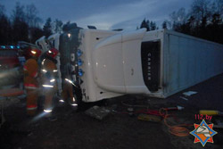 Возле деревни Сычково перевернулся грузовик 