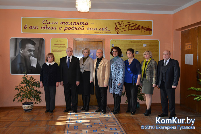 В бобруйской школе искусств наградили юных пианистов