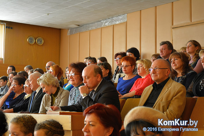 В бобруйской школе искусств наградили юных пианистов