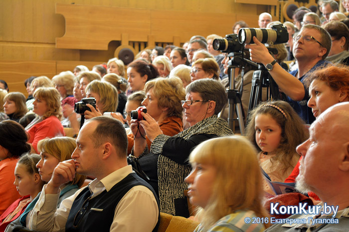 В бобруйской школе искусств наградили юных пианистов