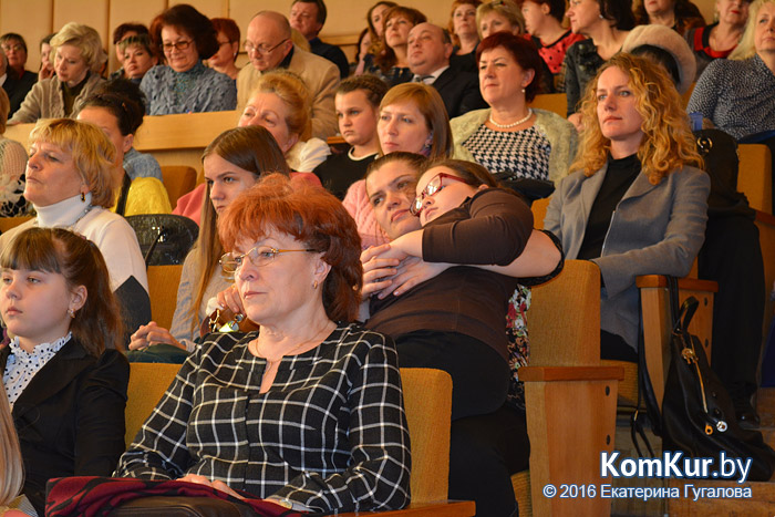 В бобруйской школе искусств наградили юных пианистов