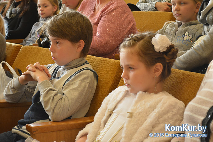 В бобруйской школе искусств наградили юных пианистов