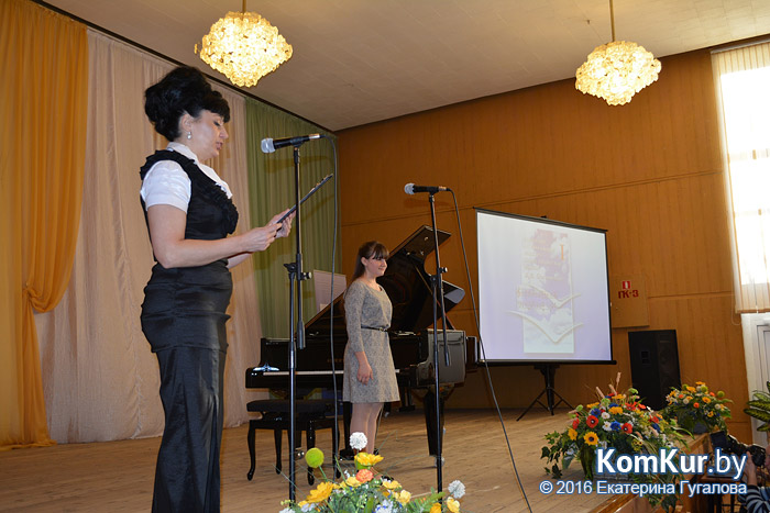 В бобруйской школе искусств наградили юных пианистов