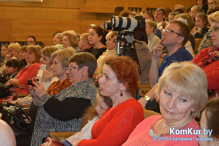 В бобруйской школе искусств наградили юных пианистов