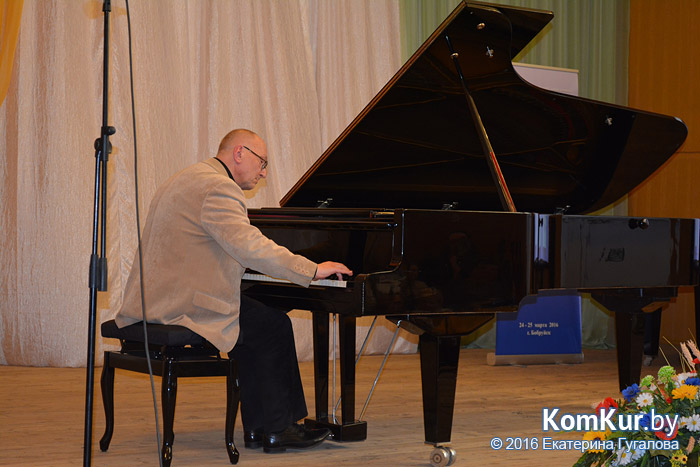 В бобруйской школе искусств наградили юных пианистов