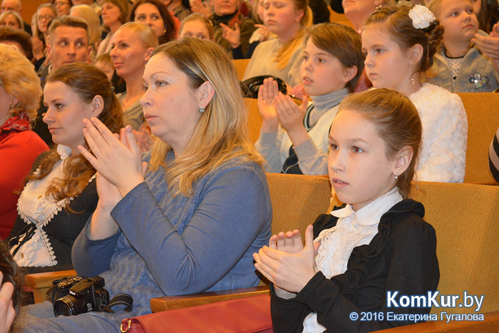 В бобруйской школе искусств наградили юных пианистов