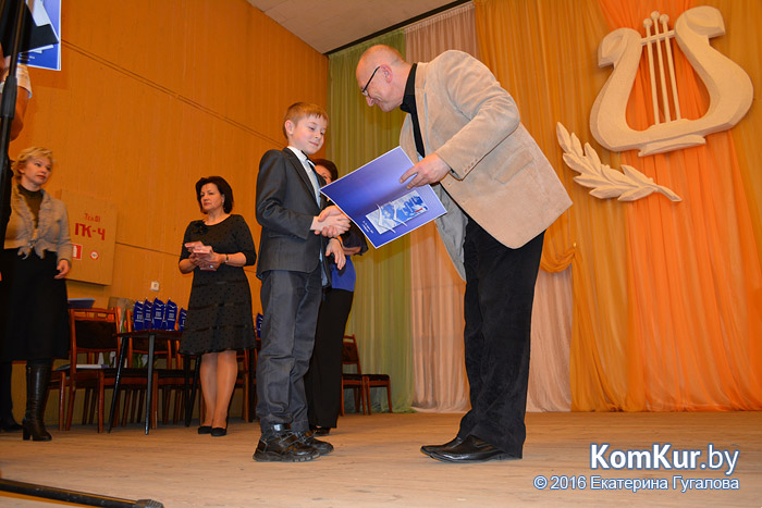 В бобруйской школе искусств наградили юных пианистов
