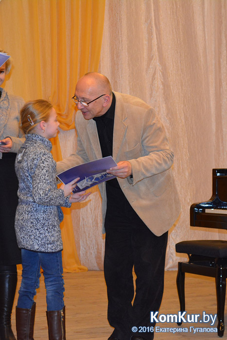 В бобруйской школе искусств наградили юных пианистов