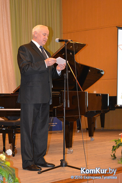 В бобруйской школе искусств наградили юных пианистов