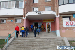 К многоэтажке в Бобруйске съехались шесть пожарных расчетов 