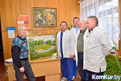 Бобруйский художник Владимир Самочернов подарил картину больнице