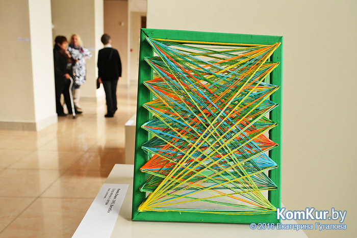 «Разговоры в зеленых»: выставка скульптур из текстиля открылась в Бобруйске