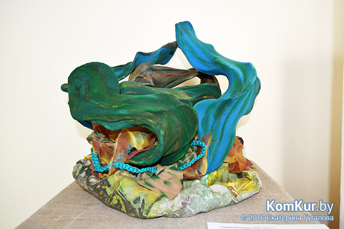 «Разговоры в зеленых»: выставка скульптур из текстиля открылась в Бобруйске