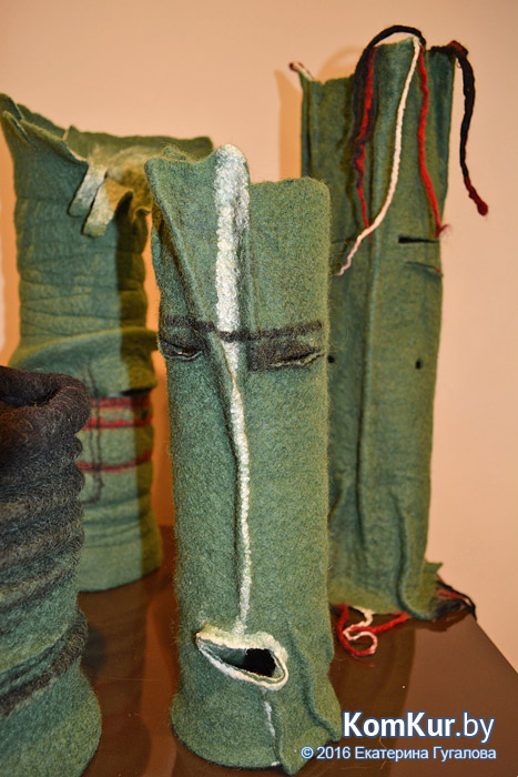 «Разговоры в зеленых»: выставка скульптур из текстиля открылась в Бобруйске