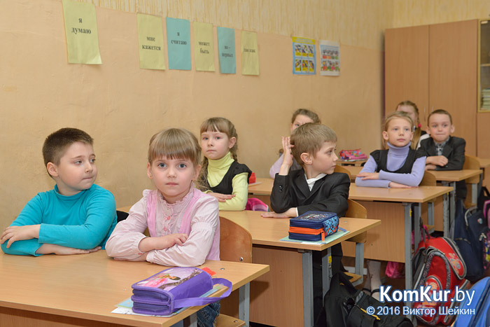 Белорусские школьники начнут изучать физику с седьмого класса. В учебные программы вводятся предметы ОБЖ и «Искусство»