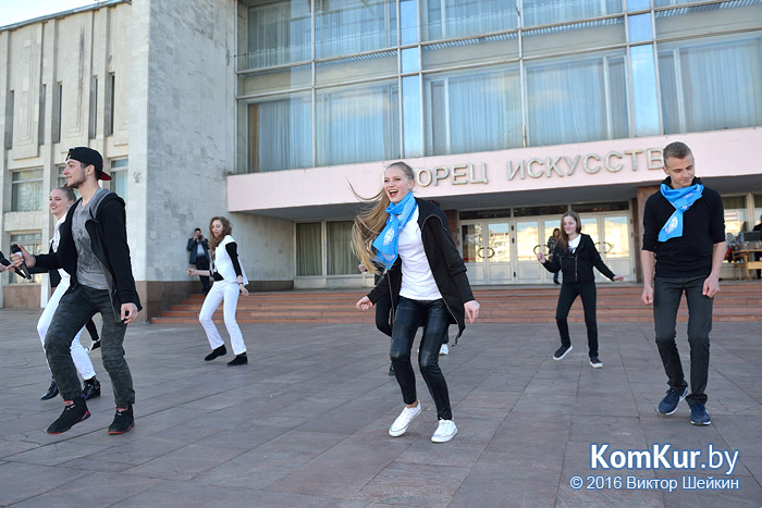 В Бобруйске станцевали за мир!