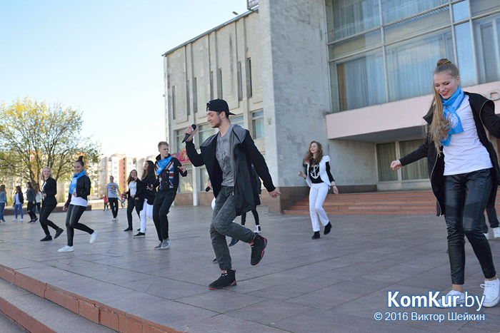 В Бобруйске станцевали за мир!
