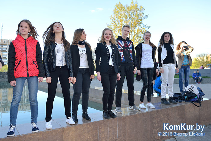 В Бобруйске станцевали за мир!