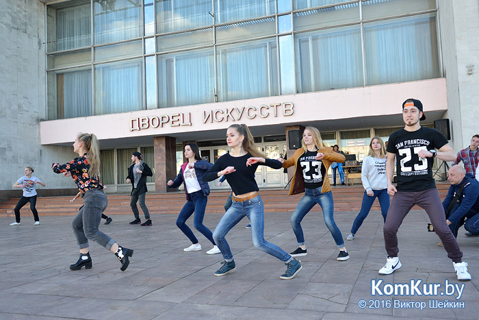 В Бобруйске станцевали за мир!