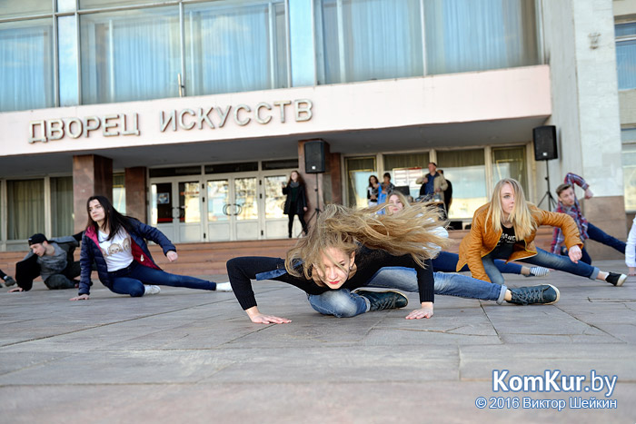 В Бобруйске станцевали за мир!