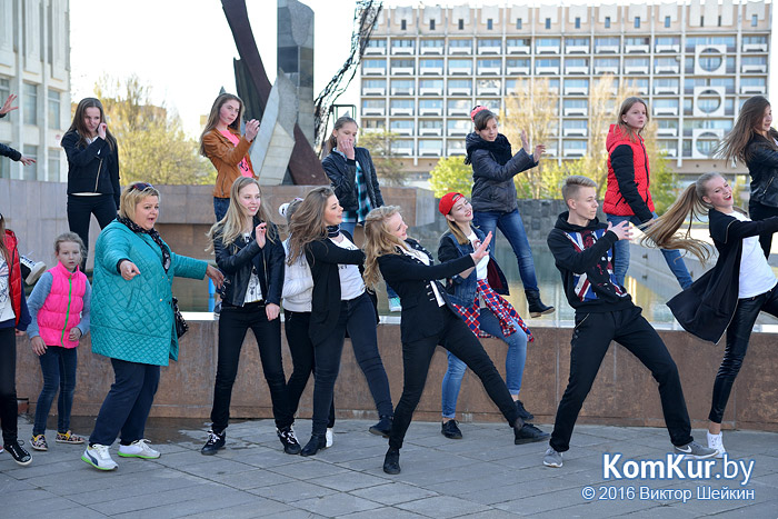 В Бобруйске станцевали за мир!