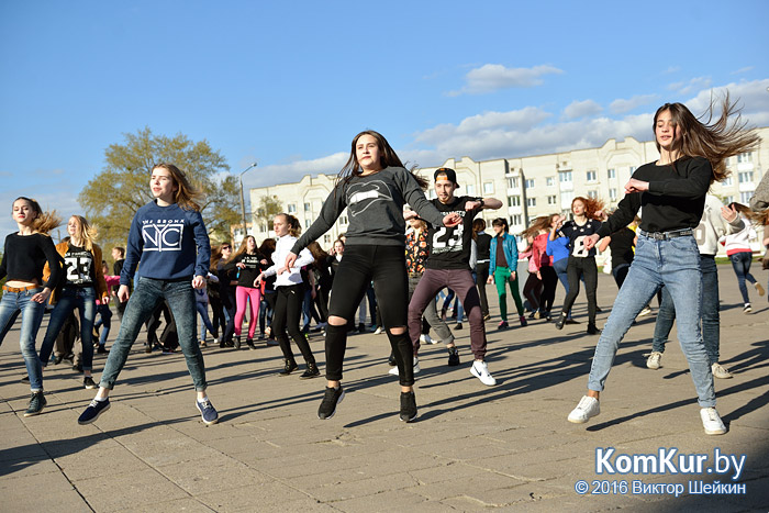 В Бобруйске станцевали за мир!