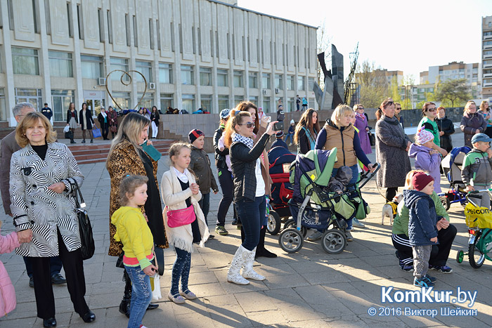 В Бобруйске станцевали за мир!