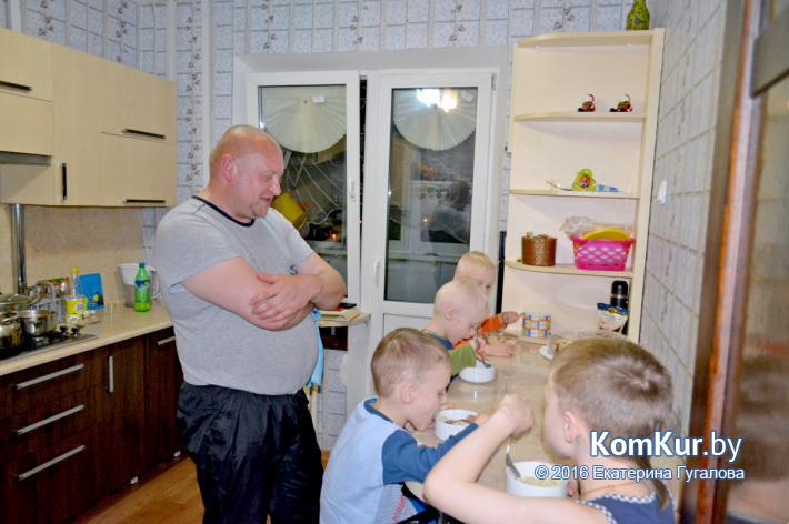 Пять мужиков и одна женщина: бобруйская семья, которой впору позавидовать