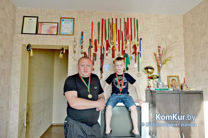 Пять мужиков и одна женщина: бобруйская семья, которой впору позавидовать