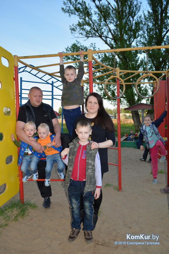 Пять мужиков и одна женщина: бобруйская семья, которой впору позавидовать