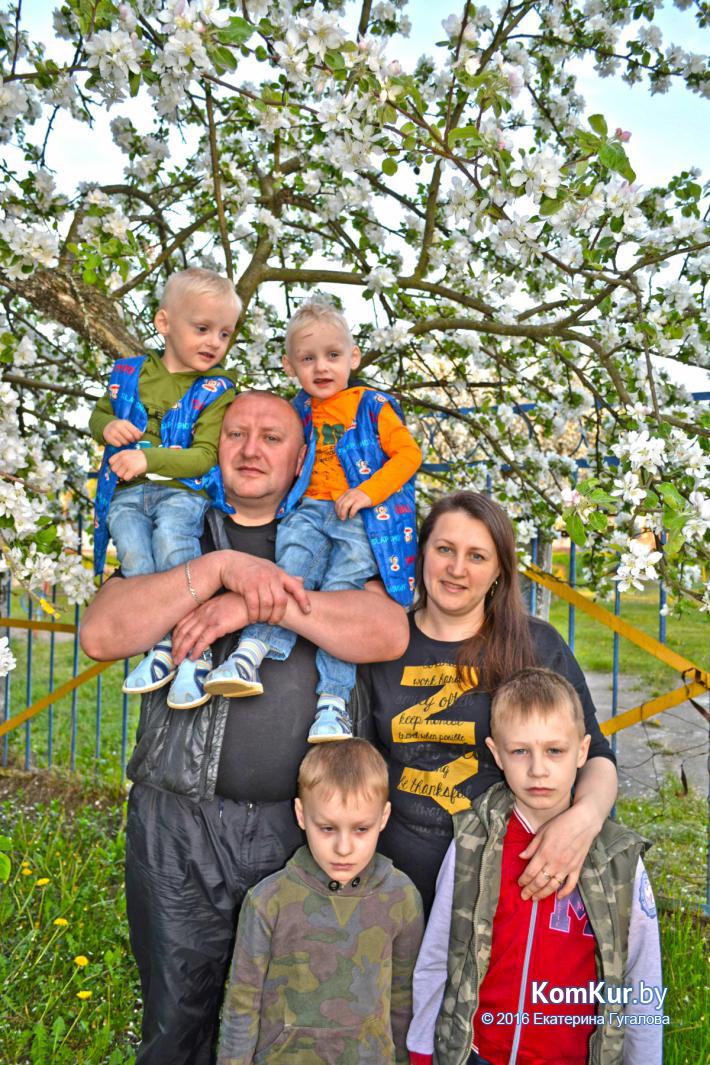 Пять мужиков и одна женщина: бобруйская семья, которой впору позавидовать