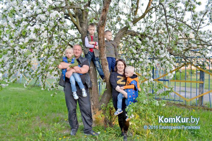 Пять мужиков и одна женщина: бобруйская семья, которой впору позавидовать