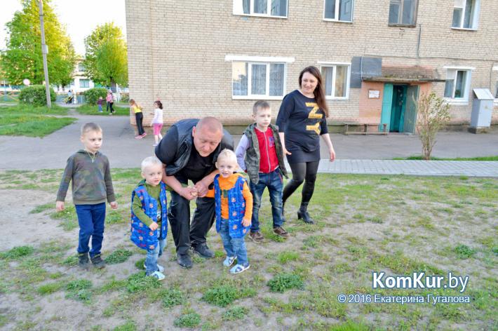 Пять мужиков и одна женщина: бобруйская семья, которой впору позавидовать