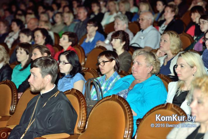 В Бобруйске открылся фестиваль «Счастье в детях»