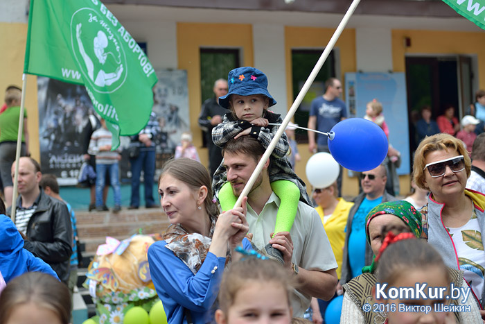Парад детских колясок прошел по улицам Бобруйска