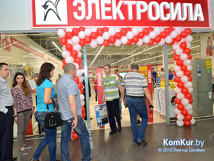 В Бобруйске открылся большой торговый центр «Карусель» 