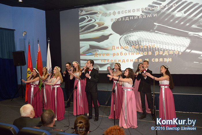 Работникам бобруйских СМИ вручили призы и подарки